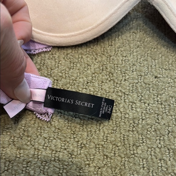 Victoria's Secret Purple Underwire Bra with Lace and Sparkle - Picture 2 of 5